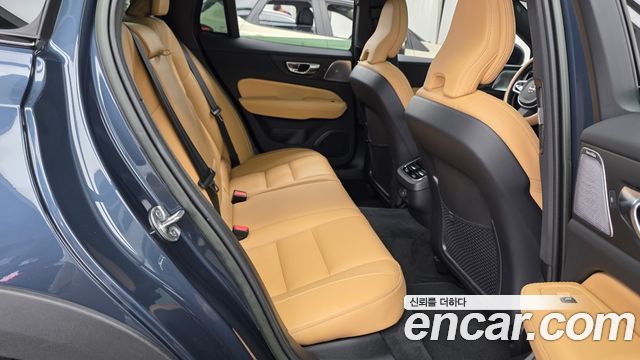Volvo V60 Cross Country (II) B5 Pro AWD 2022 — фото 11
