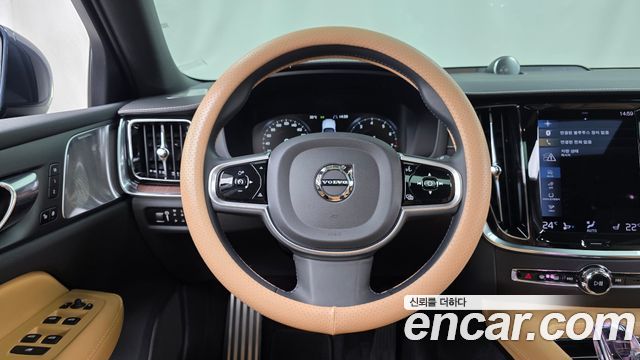 Volvo V60 Cross Country (II) B5 Pro AWD 2022 — фото 12