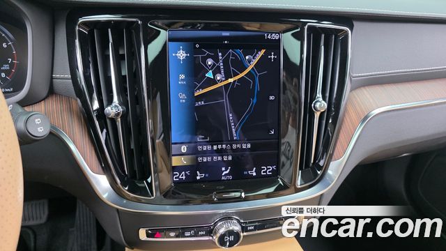Volvo V60 Cross Country (II) B5 Pro AWD 2022 — фото 13