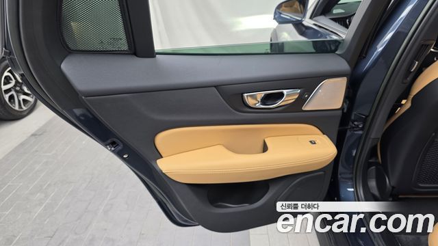 Volvo V60 Cross Country (II) B5 Pro AWD 2022 — фото 25
