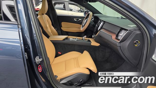 Volvo V60 Cross Country (II) B5 Pro AWD 2022 — фото 26