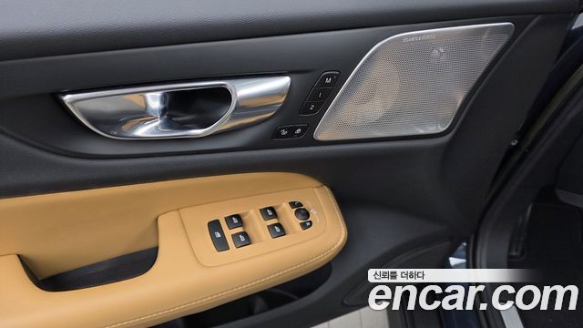 Volvo V60 Cross Country (II) B5 Pro AWD 2022 — фото 28