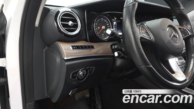 Mercedes-Benz E-Class (W213) E220d 4MATIC Exclusive 2017 — фото 17