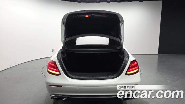 Mercedes-Benz E-Class (W213) E220d 4MATIC Exclusive 2017 — фото 24