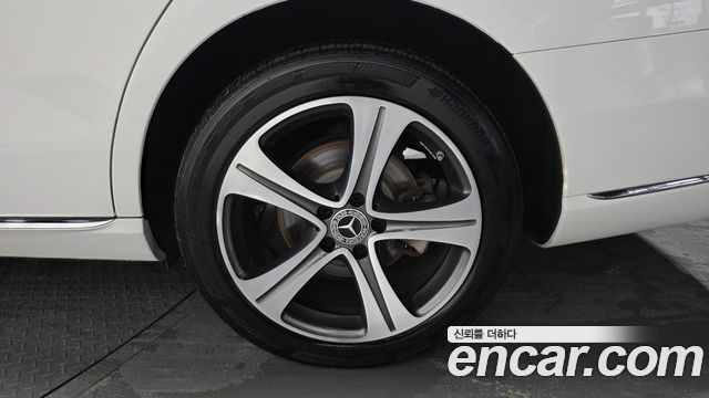 Mercedes-Benz E-Class (W213) E220d 4MATIC Exclusive 2017 — фото 27