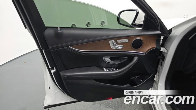 Mercedes-Benz E-Class (W213) E220d 4MATIC Exclusive 2017 — фото 30