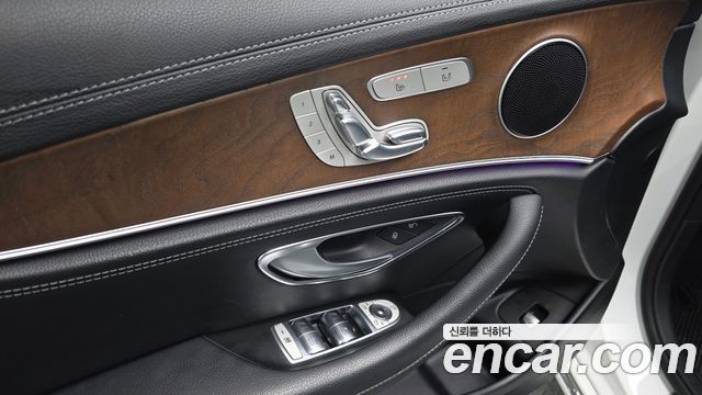 Mercedes-Benz E-Class (W213) E220d 4MATIC Exclusive 2017 — фото 33
