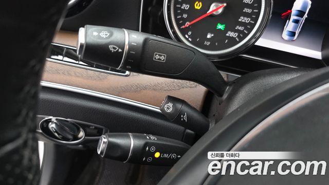 Mercedes-Benz E-Class (W213) E220d 4MATIC Exclusive 2017 — фото 36
