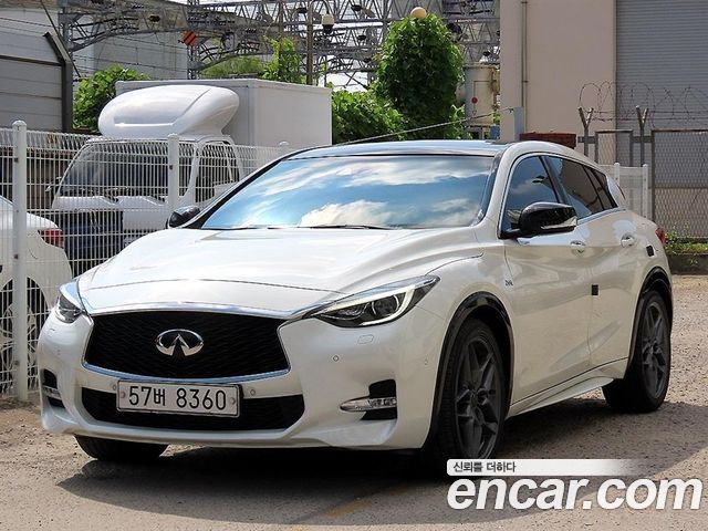 Infiniti Q30 2.0 Premium 2018 — фото 2