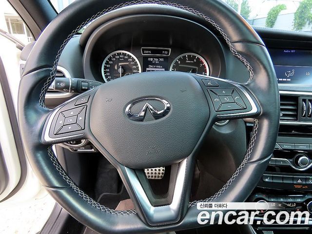 Infiniti Q30 2.0 Premium 2018 — фото 8