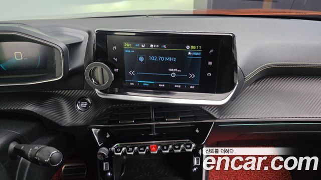 Peugeot e-2008 (II) EV GT 2022 — фото 14