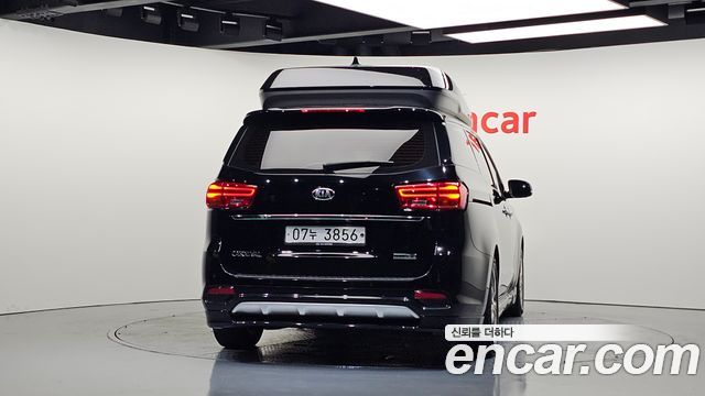 Kia Carnival 9-Seater Hi-Limousine Noblesse Special 2019 — фото 4
