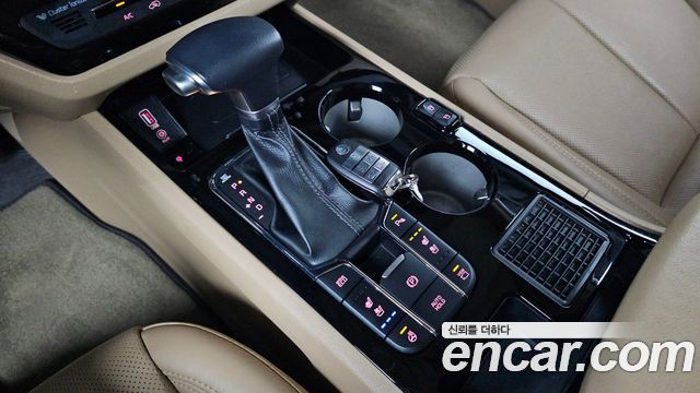 Kia Carnival 9-Seater Hi-Limousine Noblesse Special 2019 — фото 9