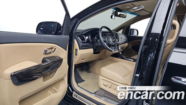 Kia Carnival 9-Seater Hi-Limousine Noblesse Special 2019 — фото 10
