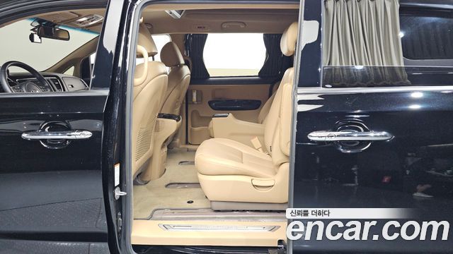 Kia Carnival 9-Seater Hi-Limousine Noblesse Special 2019 — фото 11