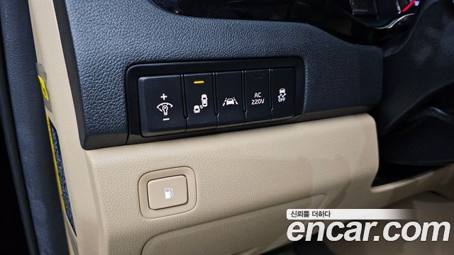 Kia Carnival 9-Seater Hi-Limousine Noblesse Special 2019 — фото 13