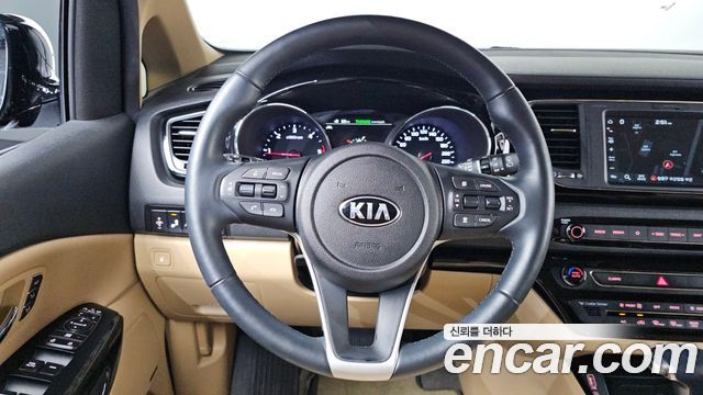 Kia Carnival 9-Seater Hi-Limousine Noblesse Special 2019 — фото 14