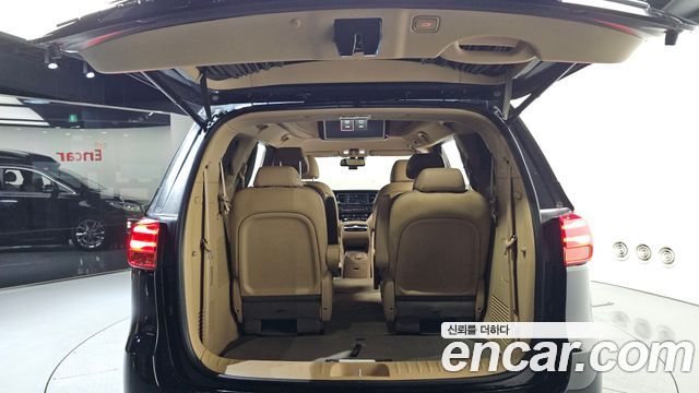 Kia Carnival 9-Seater Hi-Limousine Noblesse Special 2019 — фото 20