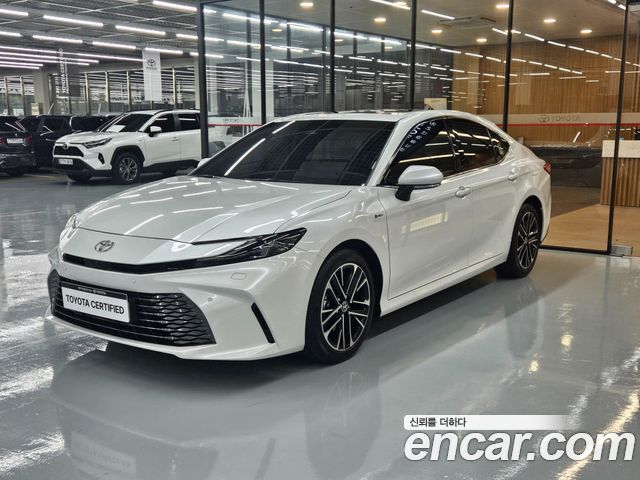 Toyota Camry (XV80) 2.5 XLE Hybrid 2025 — фото 1