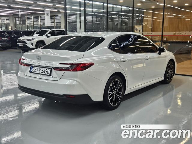 Toyota Camry (XV80) 2.5 XLE Hybrid 2025 — фото 2
