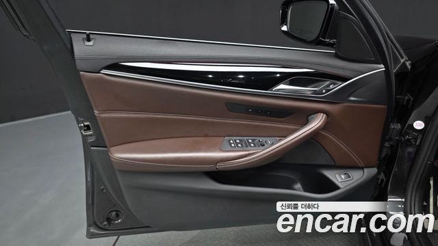 BMW 5 Series (G30) 530i xDrive M Sport Package Plus 2018 — фото 24
