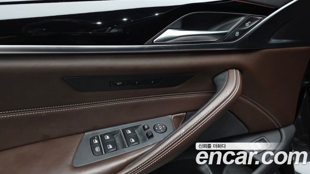 BMW 5 Series (G30) 530i xDrive M Sport Package Plus 2018 — фото 32