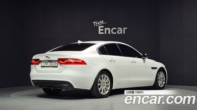 Jaguar XE 20t Prestige 2016 — фото 2