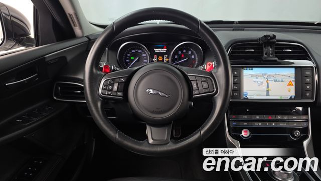Jaguar XE 20t Prestige 2016 — фото 13