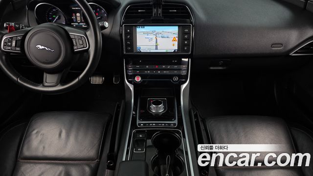 Jaguar XE 20t Prestige 2016 — фото 14