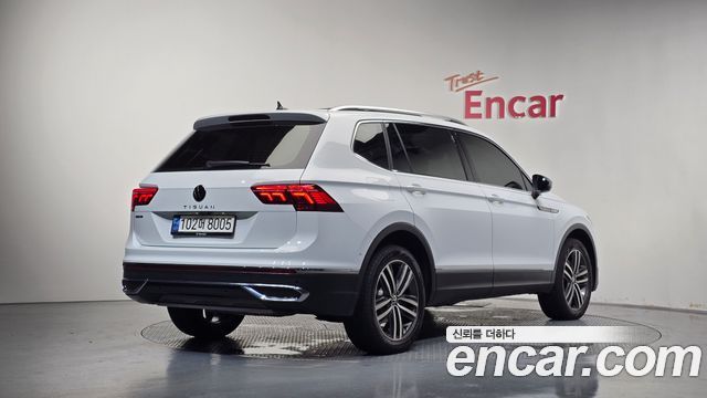 Volkswagen Tiguan Allspace 2.0 TSI Prestige 2023 — фото 2