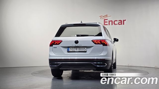 Volkswagen Tiguan Allspace 2.0 TSI Prestige 2023 — фото 4