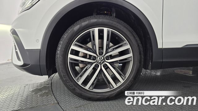 Volkswagen Tiguan Allspace 2.0 TSI Prestige 2023 — фото 5