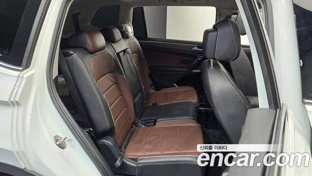 Volkswagen Tiguan Allspace 2.0 TSI Prestige 2023 — фото 11