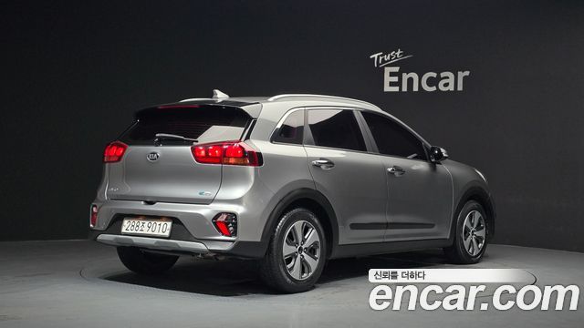 Kia Niro 1.6 HEV Luxury 2020 — фото 2