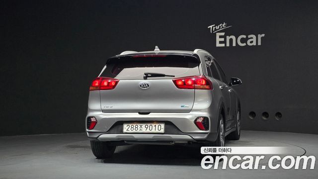 Kia Niro 1.6 HEV Luxury 2020 — фото 4