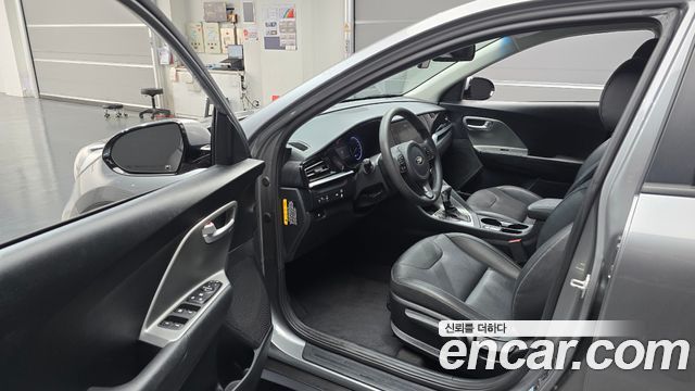 Kia Niro 1.6 HEV Luxury 2020 — фото 10