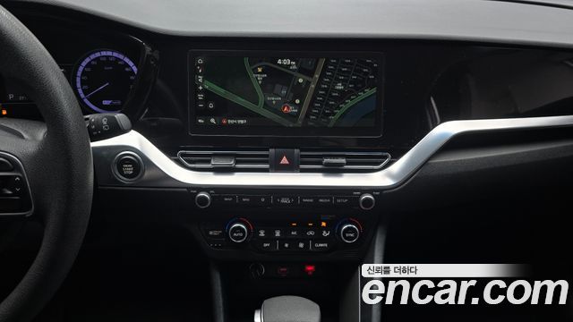 Kia Niro 1.6 HEV Luxury 2020 — фото 12