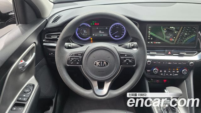 Kia Niro 1.6 HEV Luxury 2020 — фото 13