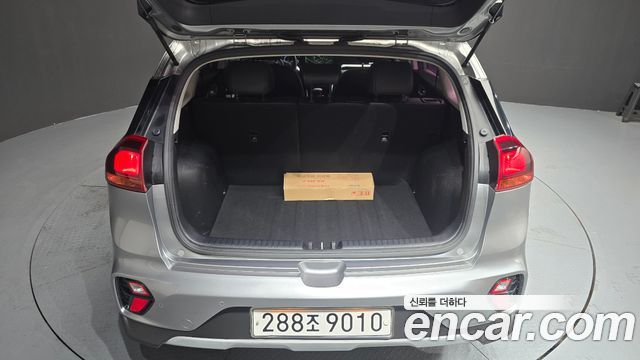 Kia Niro 1.6 HEV Luxury 2020 — фото 15