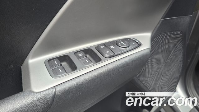 Kia Niro 1.6 HEV Luxury 2020 — фото 27