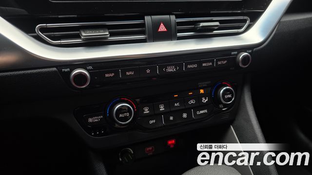 Kia Niro 1.6 HEV Luxury 2020 — фото 28
