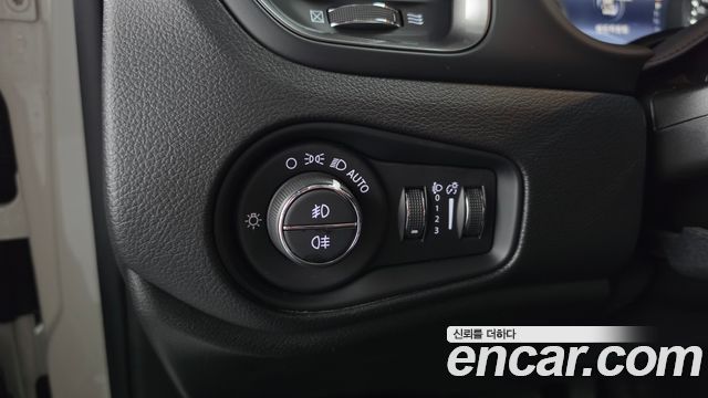 Jeep Renegade 2.4 Limited 2020 — фото 20