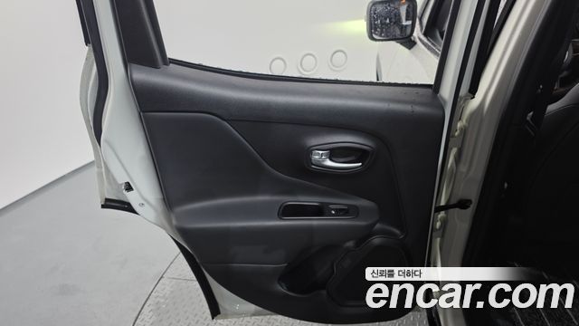 Jeep Renegade 2.4 Limited 2020 — фото 25