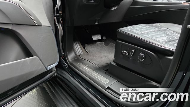 Cadillac Escalade (V) 6.2 ESV ESV Premium Luxury Platinum 2022 — фото 18
