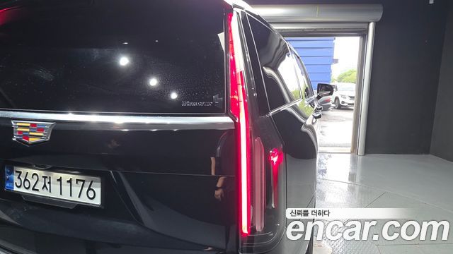 Cadillac Escalade (V) 6.2 ESV ESV Premium Luxury Platinum 2022 — фото 23