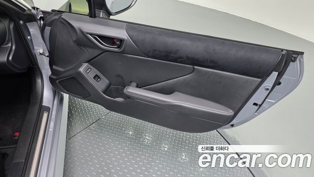 Toyota GR86 2.4 Premium 2023 — фото 24