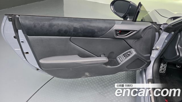 Toyota GR86 2.4 Premium 2023 — фото 25
