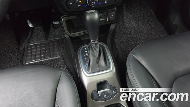 Jeep Renegade 2.4 Limited 2019 — фото 9