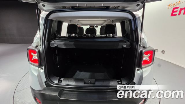 Jeep Renegade 2.4 Limited 2019 — фото 16