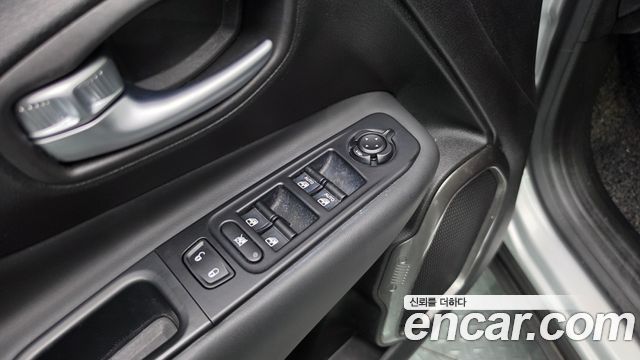 Jeep Renegade 2.4 Limited 2019 — фото 19